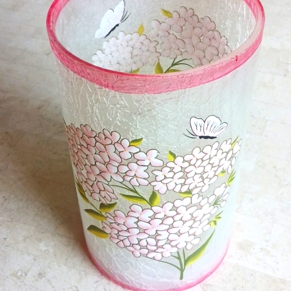 Hurricane/vase by valeri parhill/Qvc,New,hydrangeas-butterfly,crackle glass,8" - Picture 2 of 8
